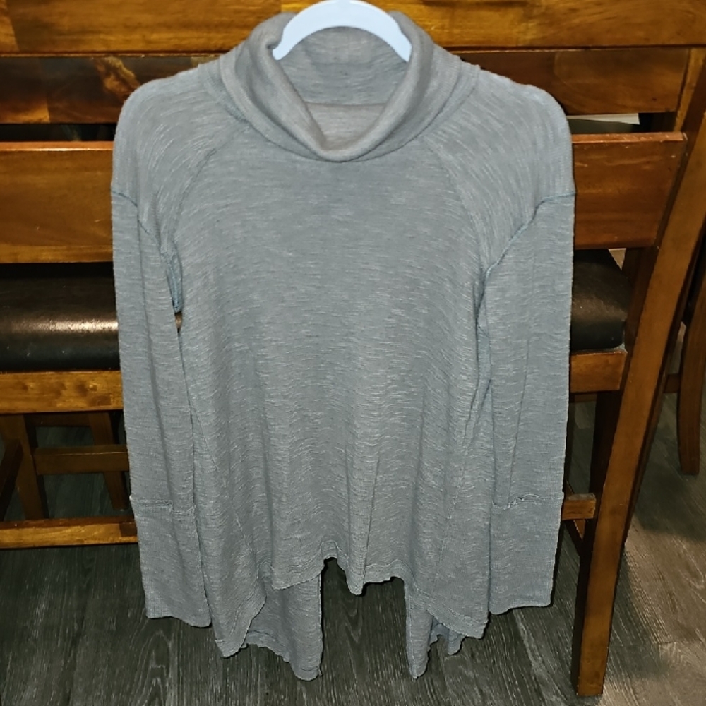 WE THE FREE LONG sleeve high neck flowy top. Gorgeous Color. Sz small. NWOTS